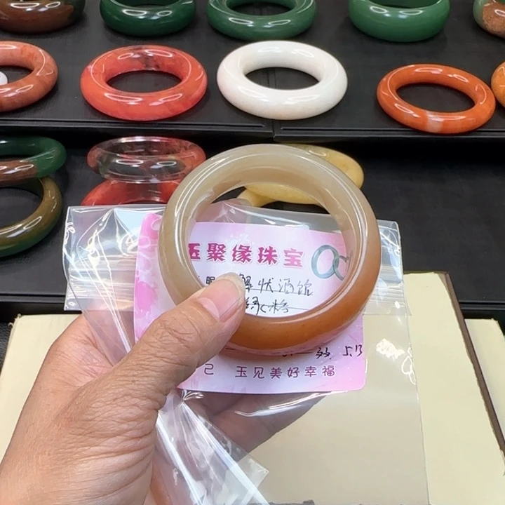 石英岩玉手串未镶嵌解**馆