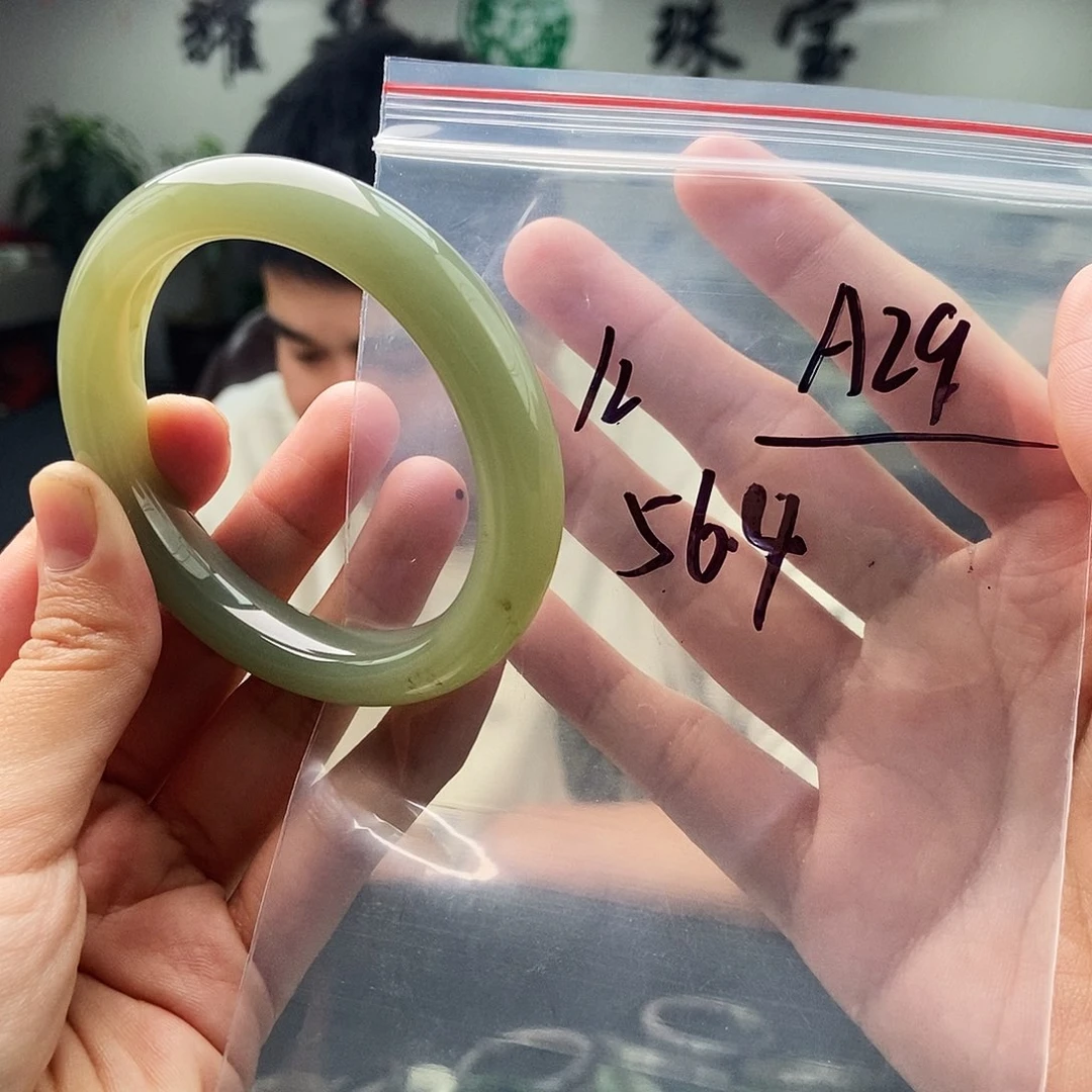 和田玉未镶嵌手镯拍一发一