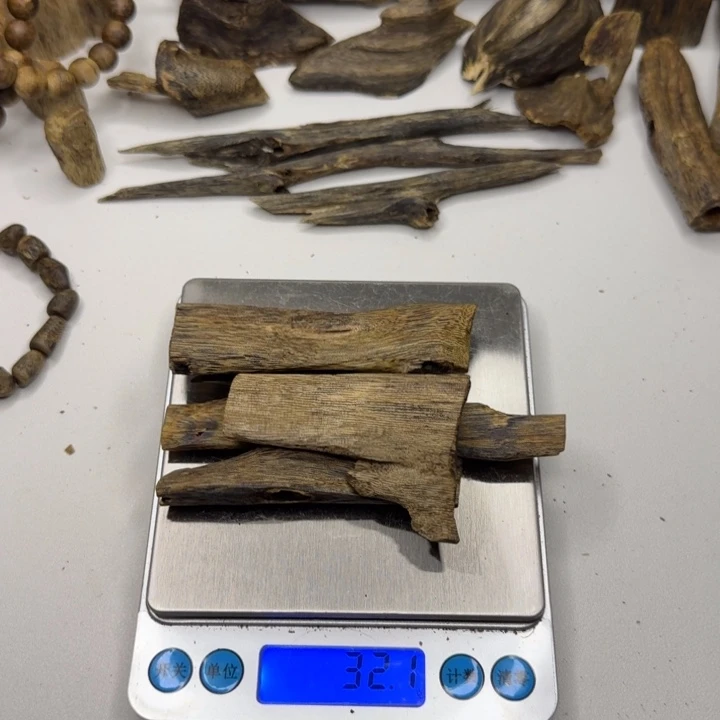 牛***牛楠木奇楠块料32克