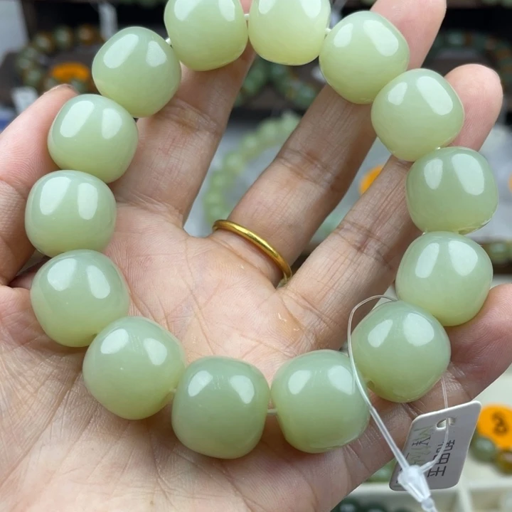 c***n和田玉未镶嵌手串