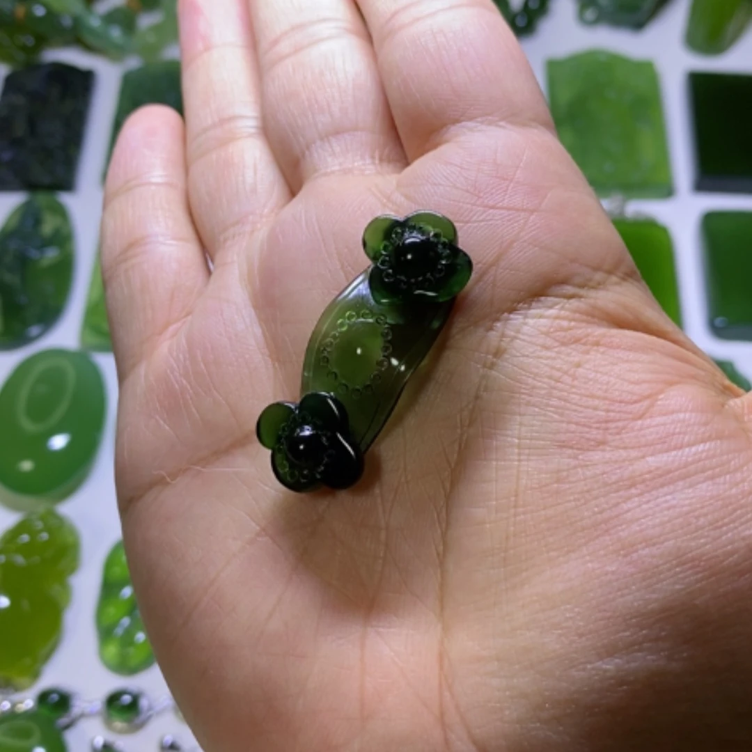 【闪购商品】蛇纹石玉颈饰未镶嵌