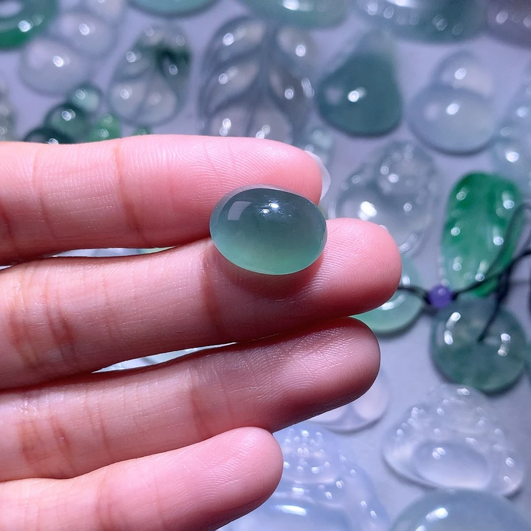 【闪购商品】翡翠颈饰未镶嵌蛋面