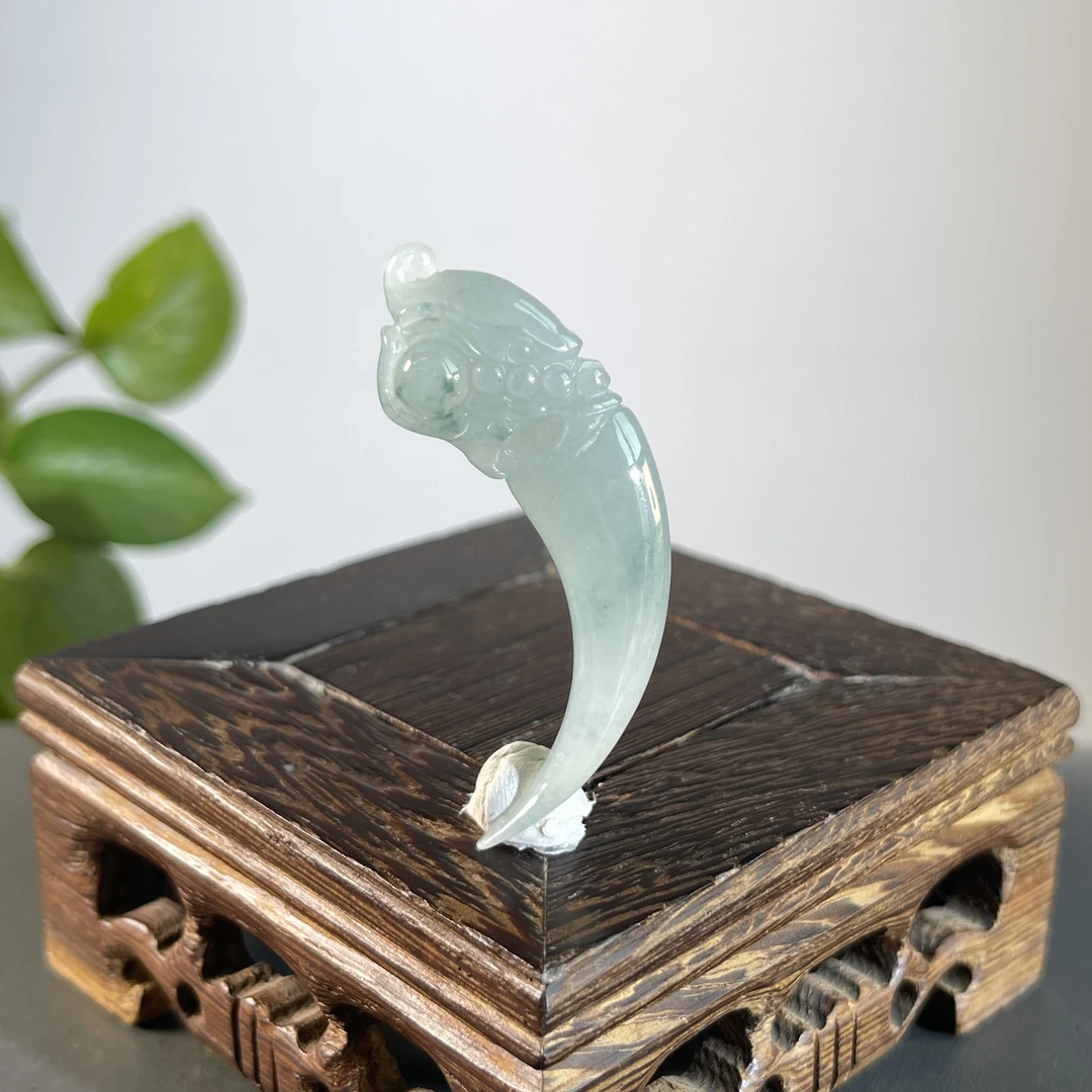 JTA09-018 天然缅甸A货翡翠 龙牙