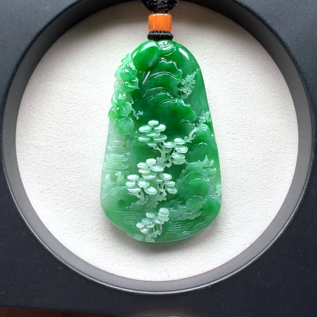 翡翠未镶嵌颈饰山水