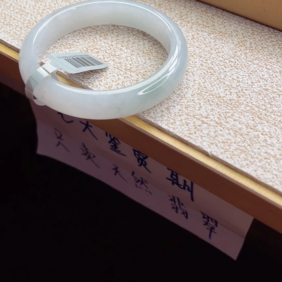 翡翠手镯未镶嵌手镯