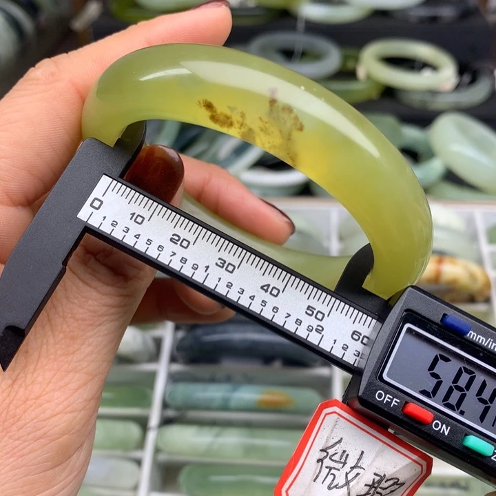 蛇纹石玉未镶嵌手镯704