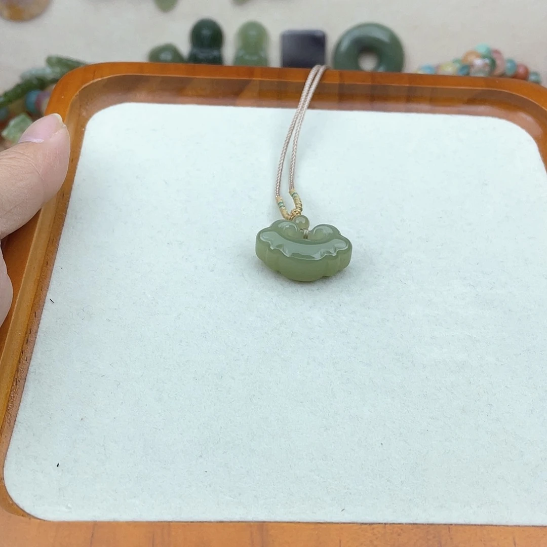 和田玉吊坠(不含链)未镶嵌