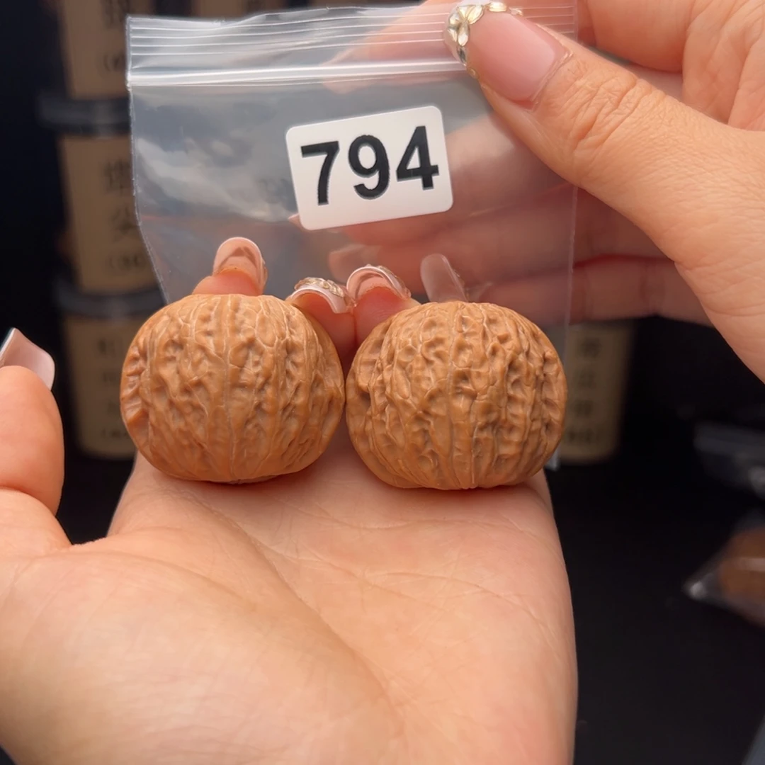 *****文玩核桃吊坠铁锤