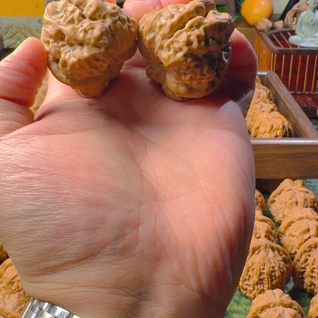 猪***猪吊坠文玩核桃龙蟾王40三角肌肉大腿