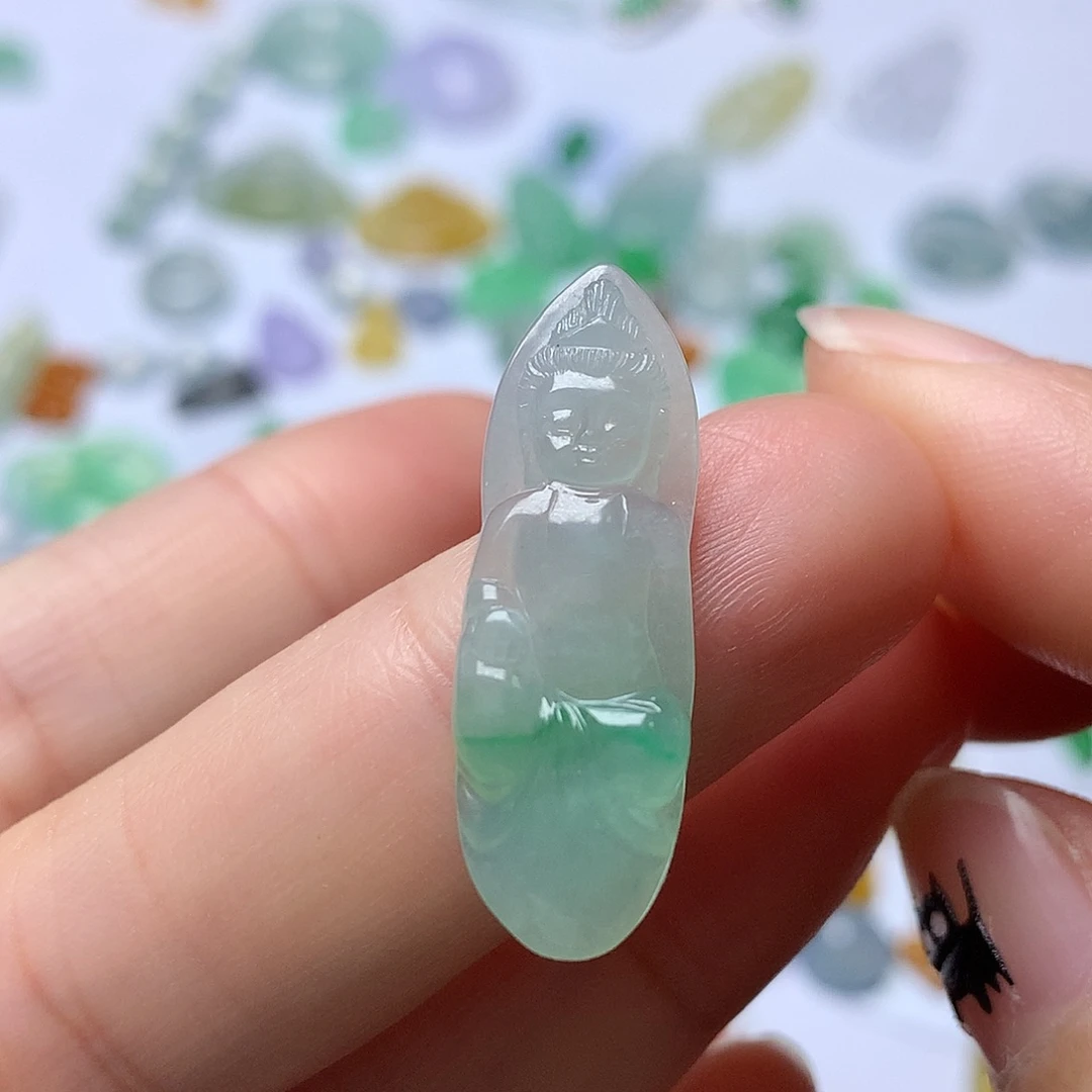 翡翠未镶嵌颈饰观音