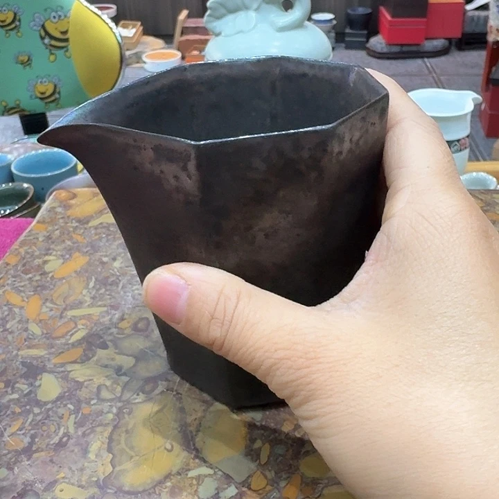 公道杯一个，瓷。。。