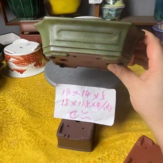 宜兴紫砂花盆一个