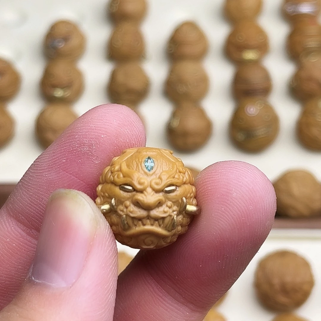 飞***宇猴头核桃吊坠镶嵌唐狮17