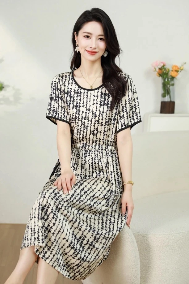 白色条纹时尚修身夏季收腰女装休闲法式气质a字女装连衣裙