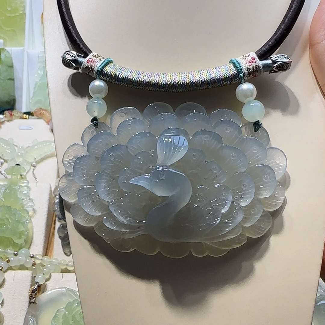 蛇纹石玉未镶嵌颈饰