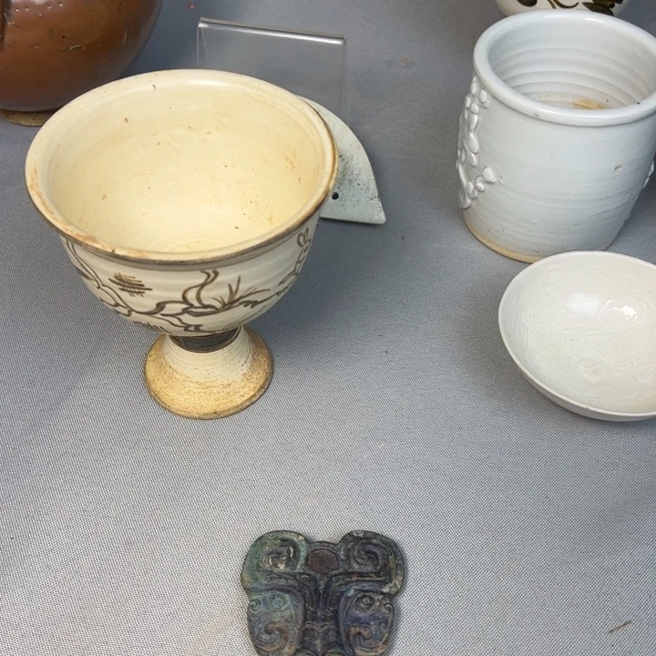 摆件一*淸陶瓷。