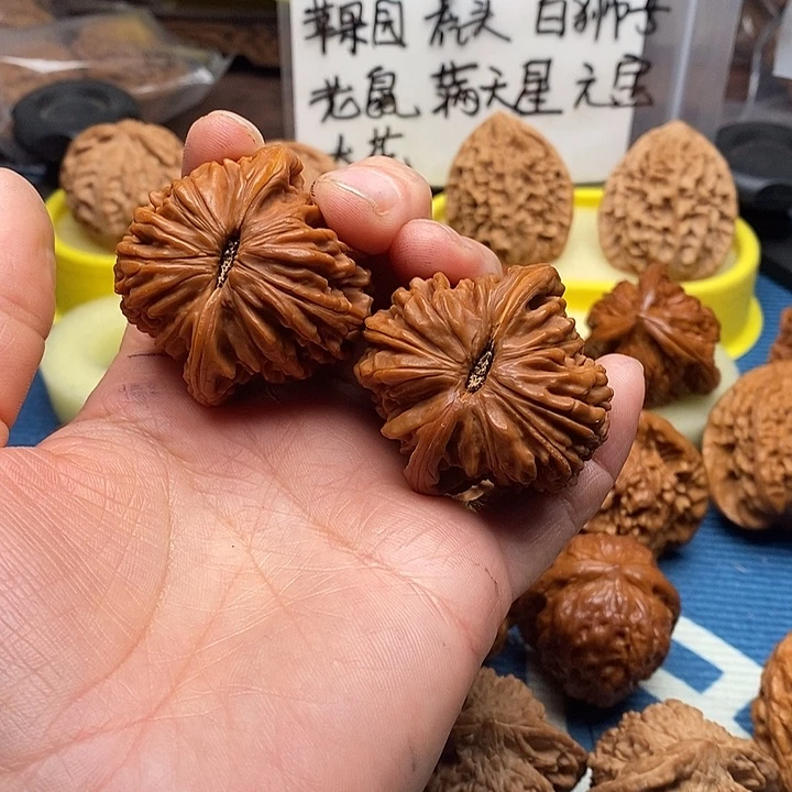 刘***2文玩核桃吊坠四座楼