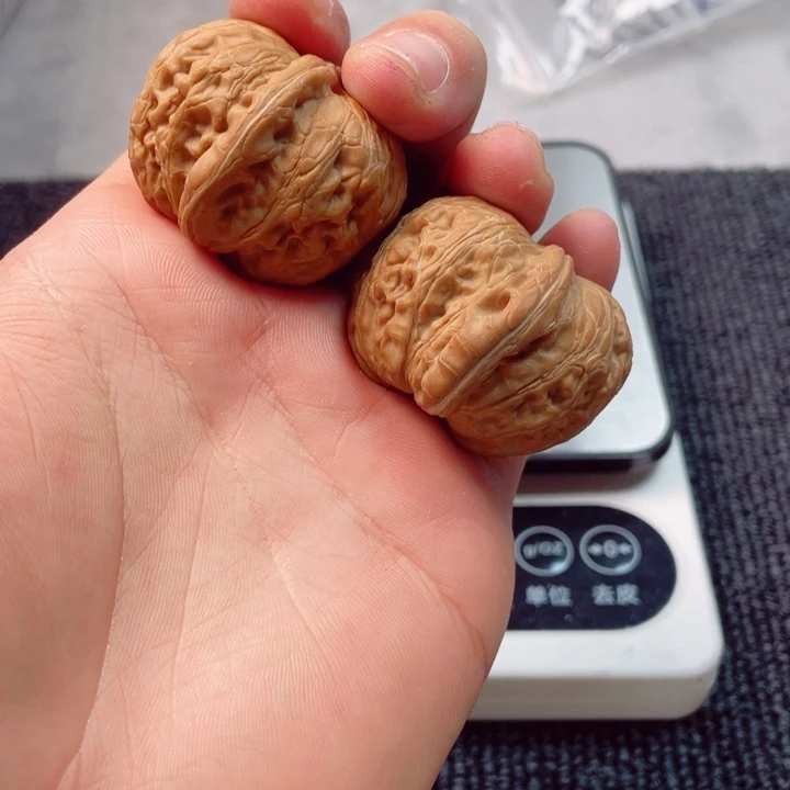 ****头文玩核桃吊坠元宝