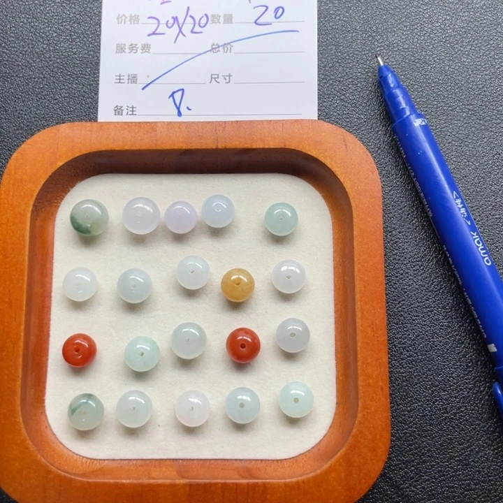 喵****颈饰未镶嵌翡翠多样性链接发其一