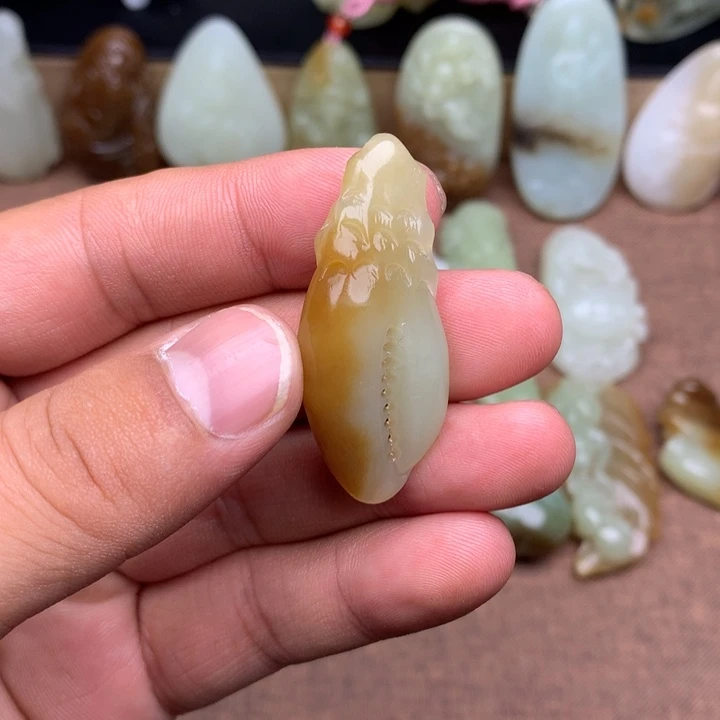 和田玉（糖玉）未镶嵌颈饰