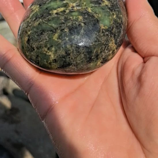 石材小*藏玉药王石原石手把件一个