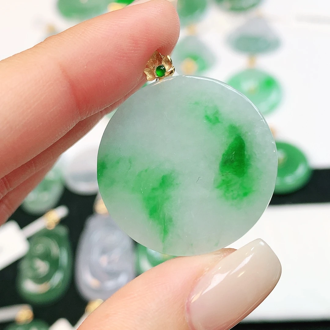 翡翠18K金镶嵌颈饰