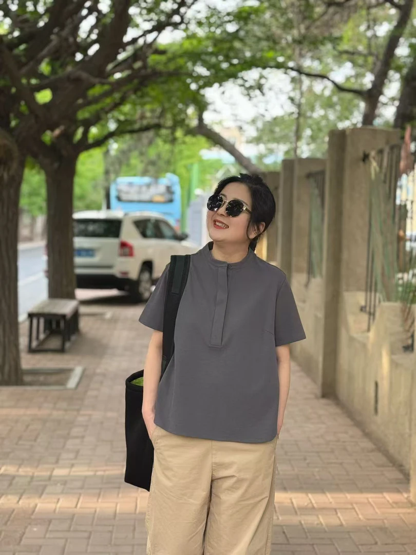 241652【燕子优选】菲玛掂半系扣小立领暗扣半袖T恤