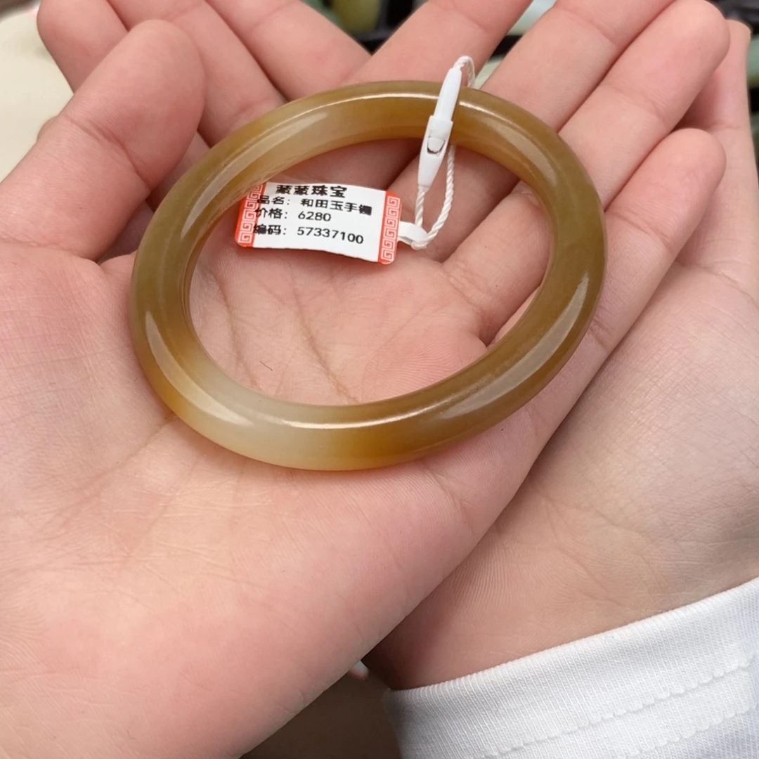斐***和田玉未镶嵌手镯