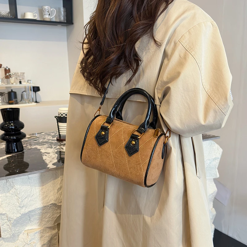 波士顿小众枕头包2025秋季新款单肩手提斜挎菱格绣线枕头包包网红