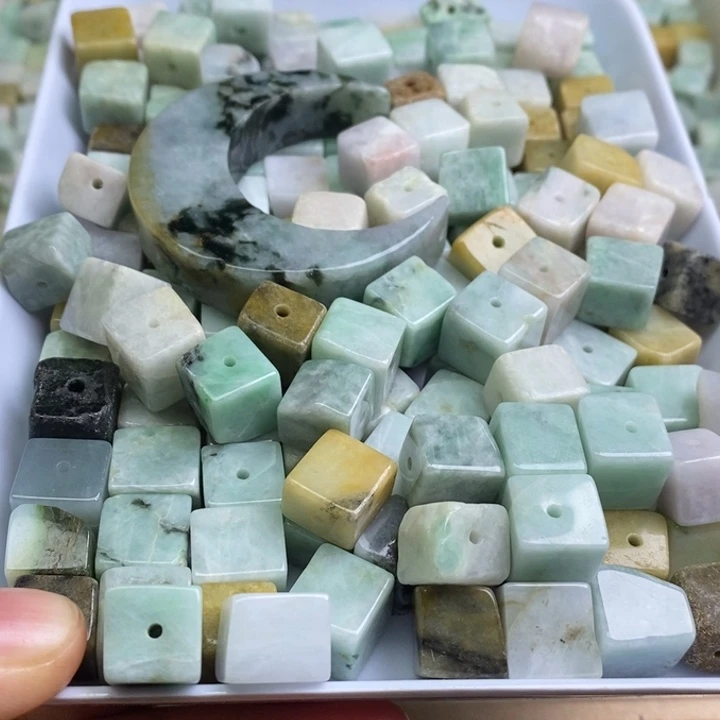 雨***后翡翠未镶嵌颈饰天然翡翠122