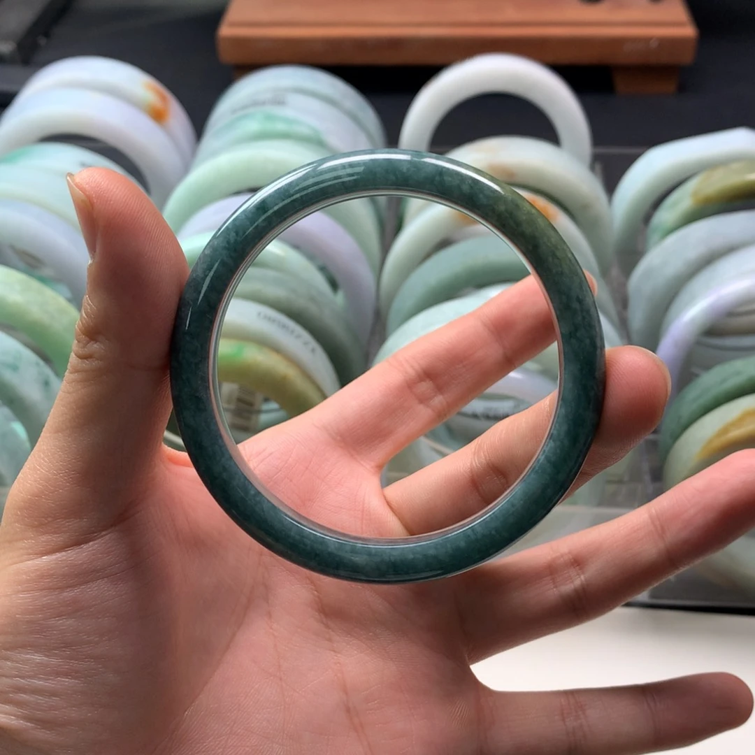 翡翠手镯未镶嵌正