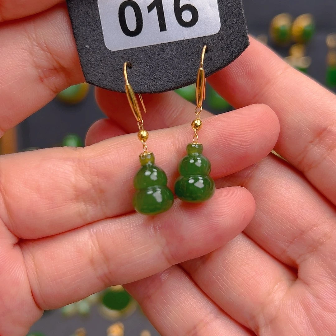 18K金镶嵌和田玉耳饰