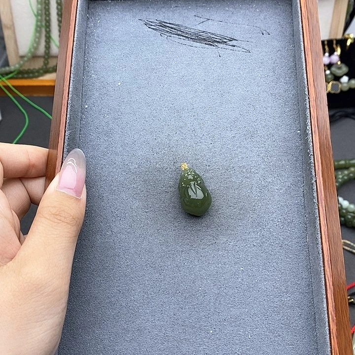 和田玉吊坠(不含链)18K金镶嵌