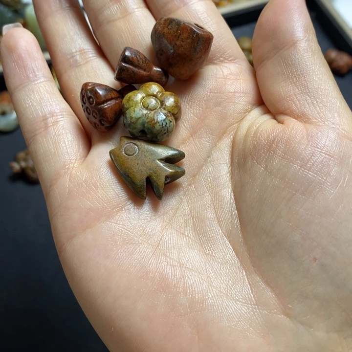 竹***青岫岩河磨玉（透闪石质玉）未镶嵌珠宝奇石