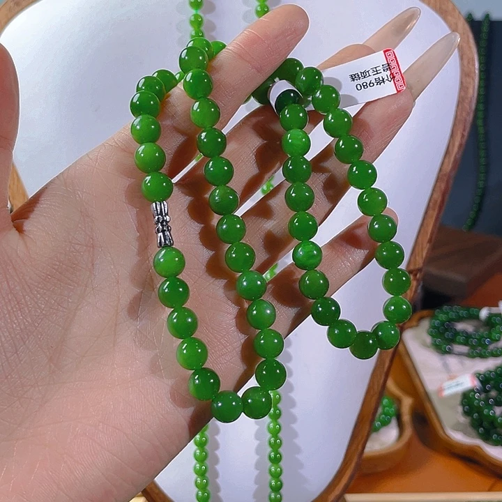 米***。和田玉（碧玉）未镶嵌颈饰