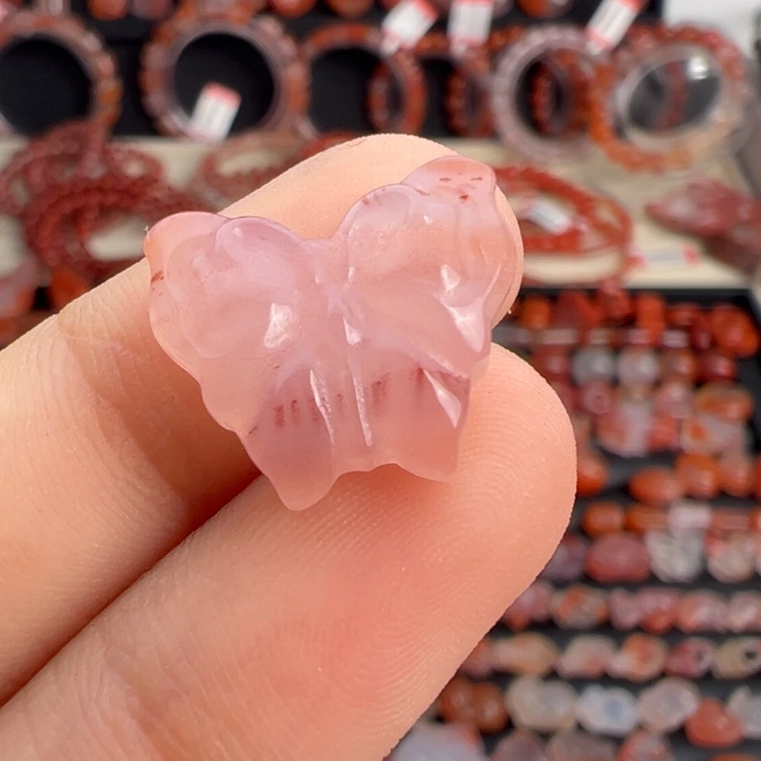 南红玛瑙未镶嵌颈饰蝴蝶