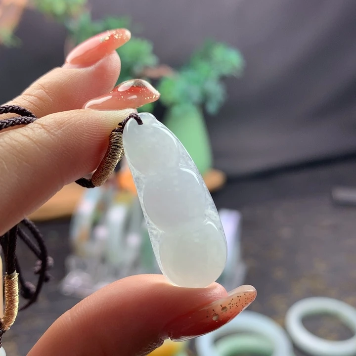 定制翡翠未镶嵌福豆