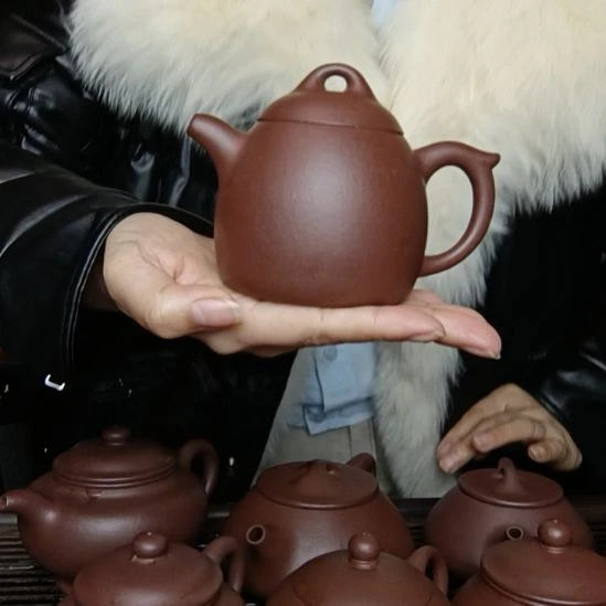 用***3紫砂茶杯原矿底曹青   容量200cc。