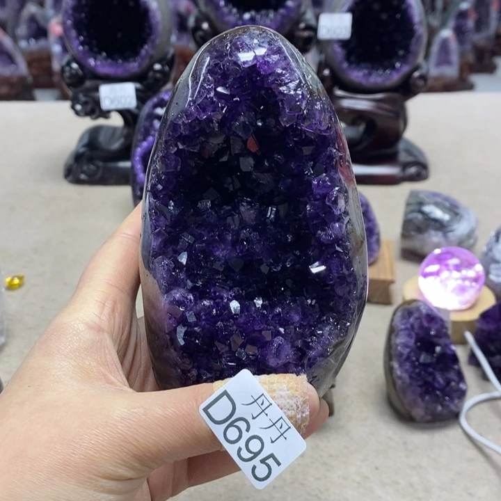 未镶嵌水晶大型摆件（非配饰）