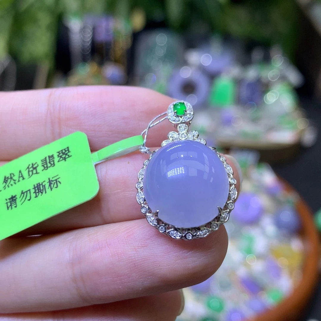 颈饰18K金镶嵌翡翠