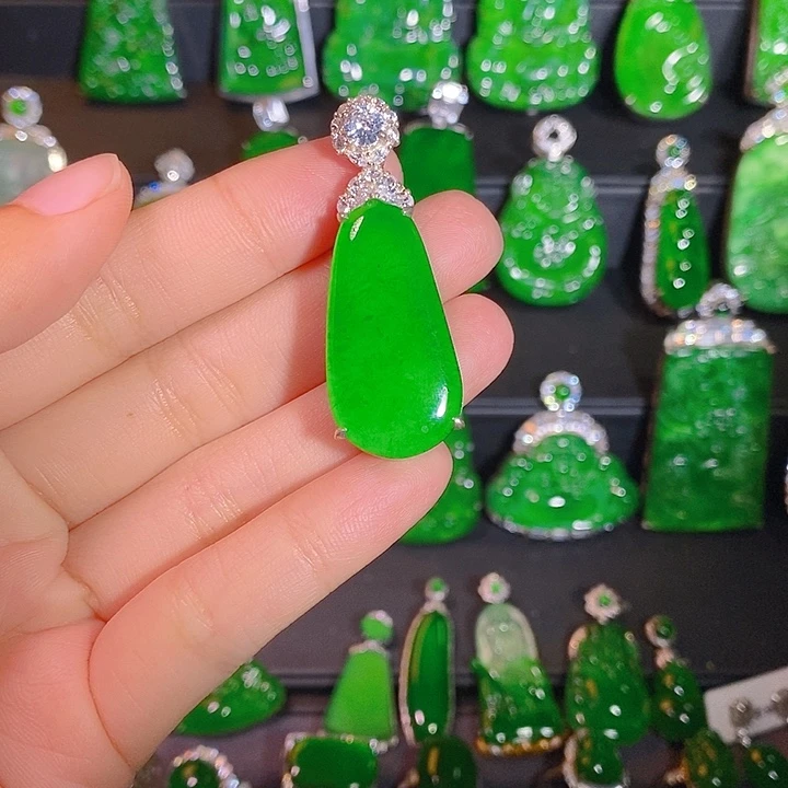 翡翠银S925镶嵌颈饰是