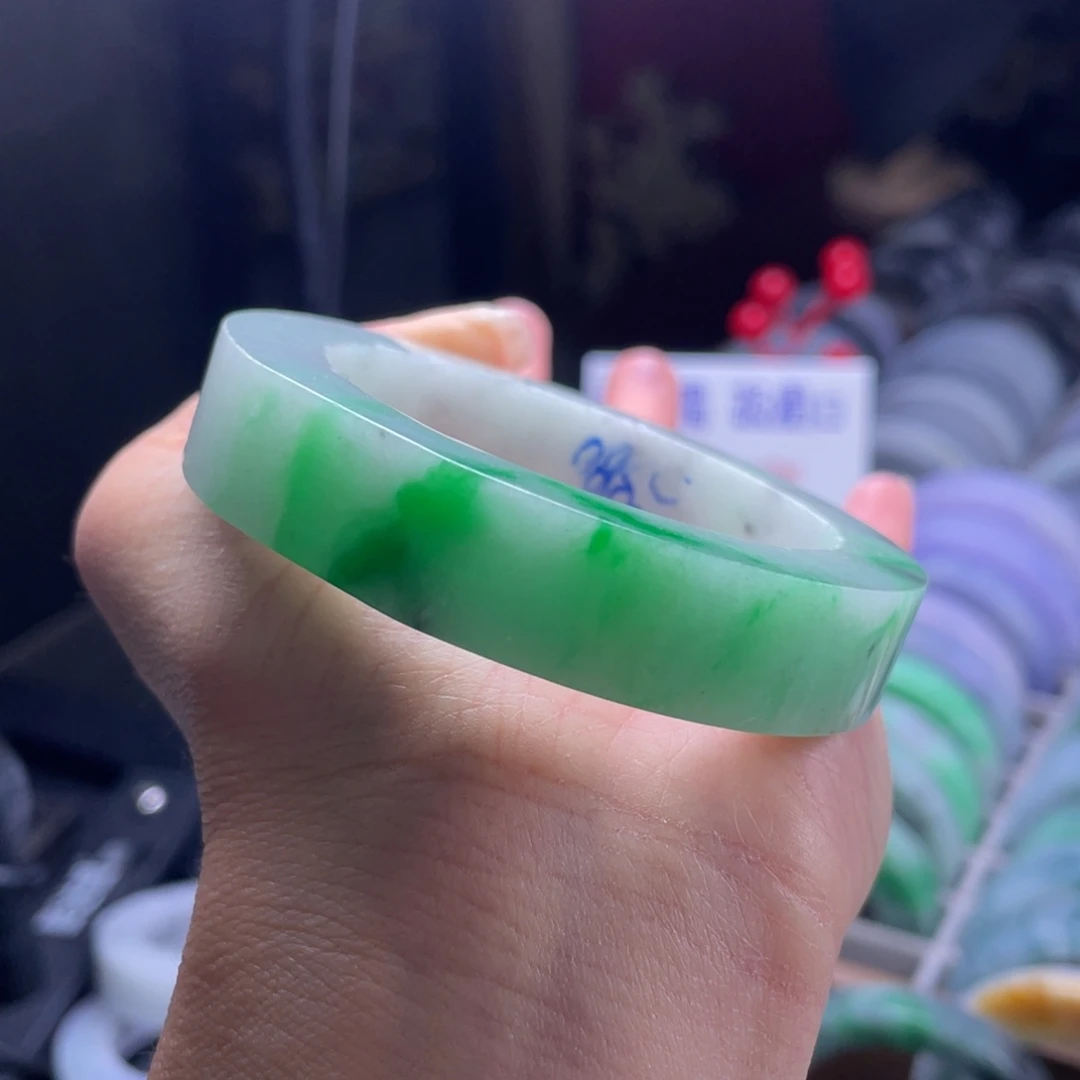定制翡翠未镶嵌翡翠手镯