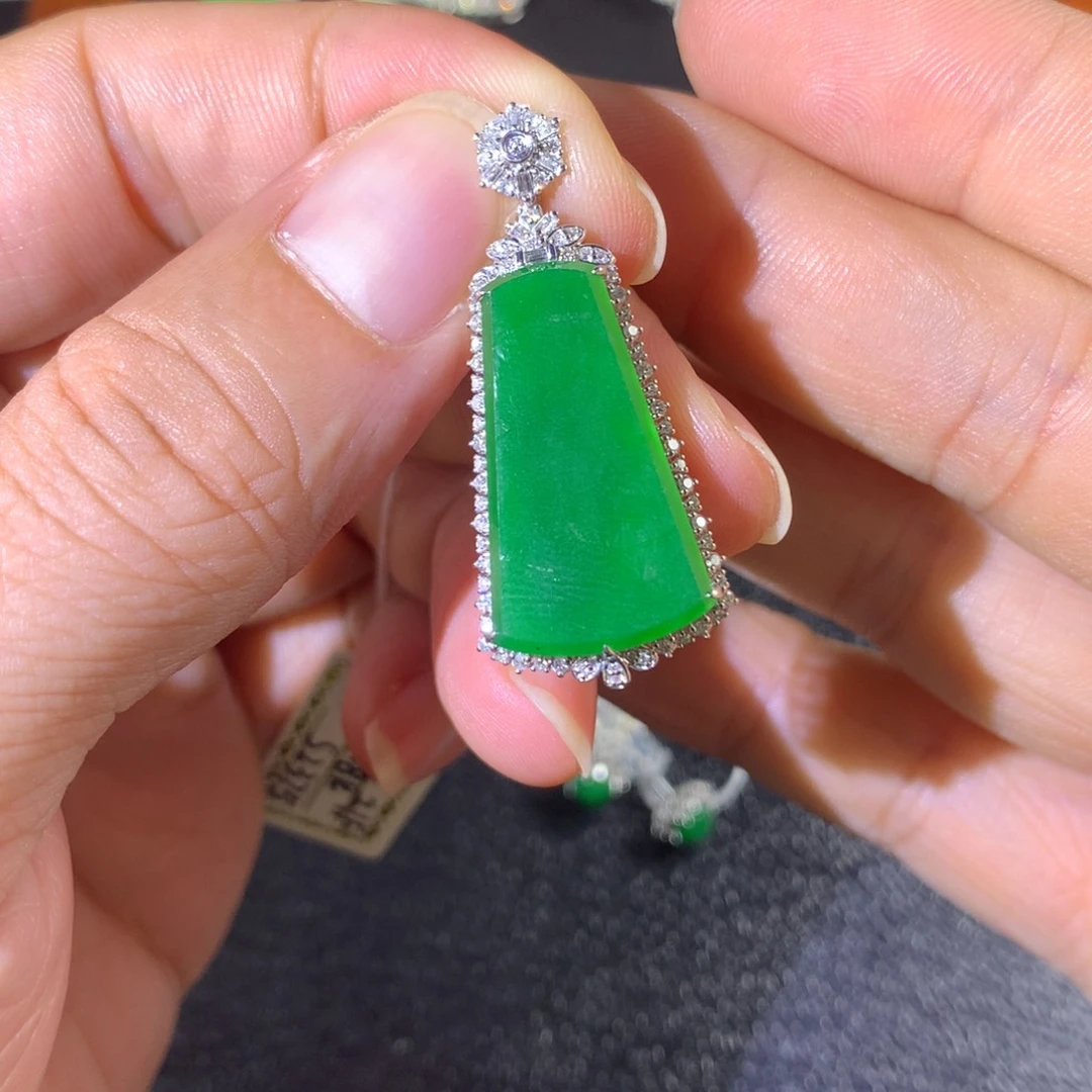 宁***3翡翠18K金镶嵌颈饰翡翠