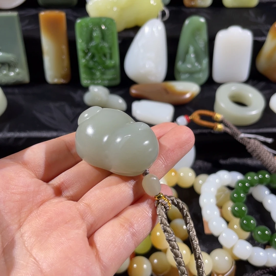 *****和田玉未镶嵌颈饰