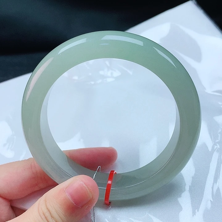 翡翠手镯未镶嵌55轮胎