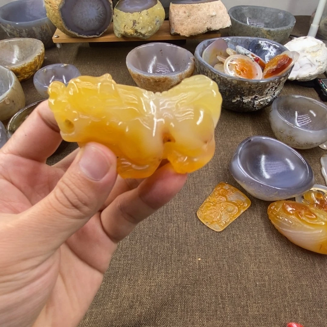 石头手工制作貔貅工艺品