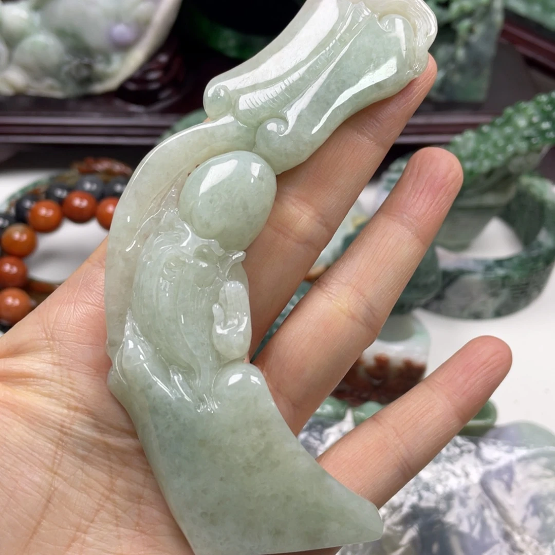 翡翠未镶嵌颈饰牌子