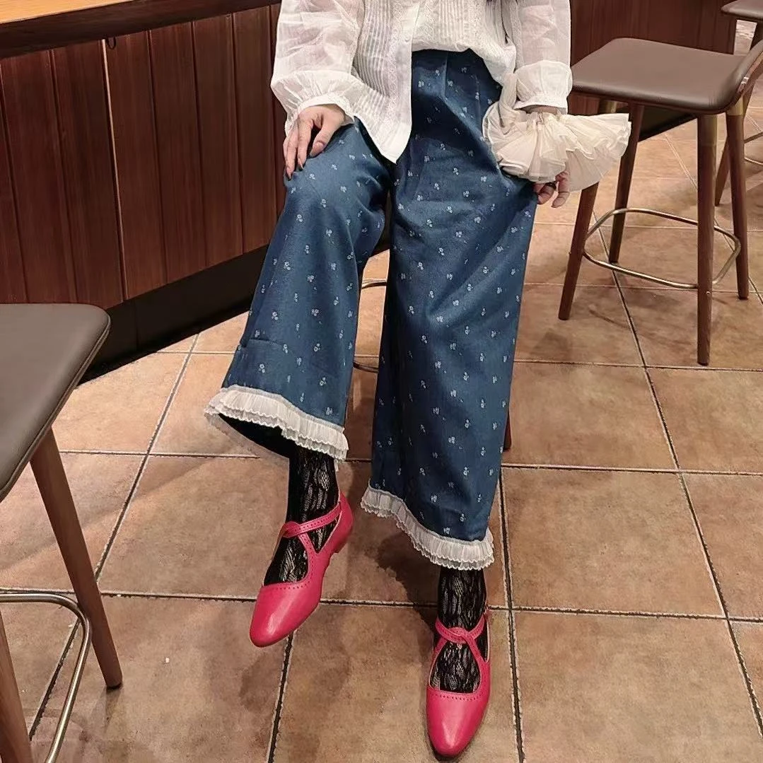 臭朵朵家 早春新款小众设计高品质时尚碎花蕾丝拼接牛仔裤