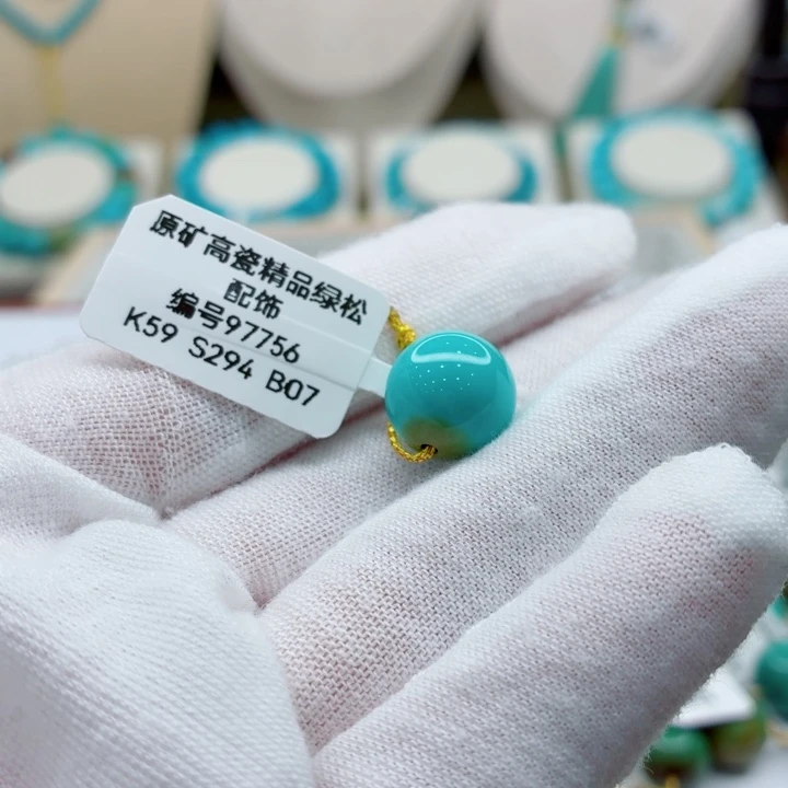 黑***火绿松石未镶嵌珠宝奇石