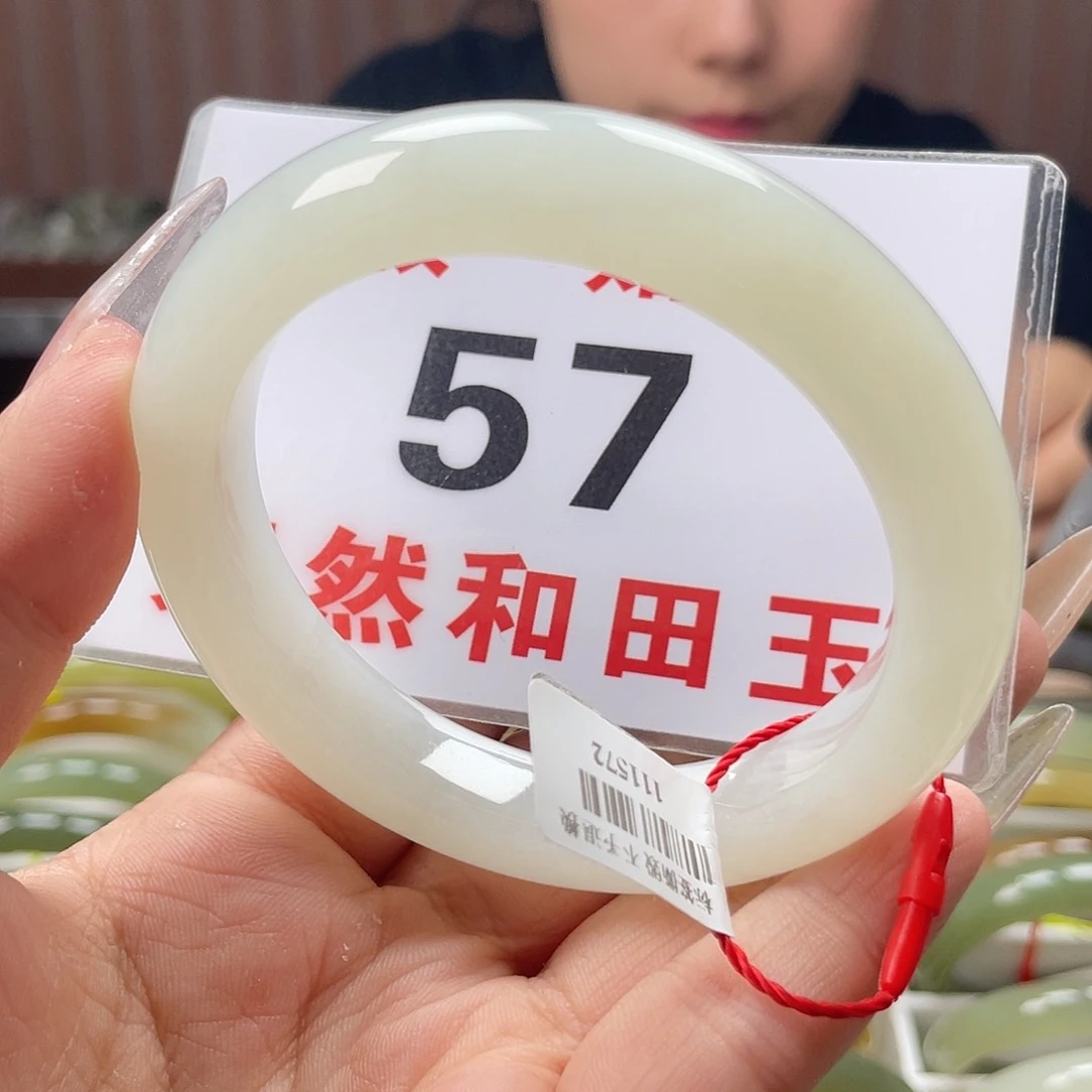 和田玉手镯未镶嵌微瑕